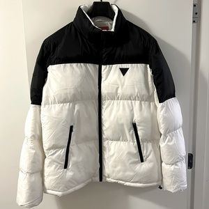 Men’s size XL Guess synthetic down puffer jacket.